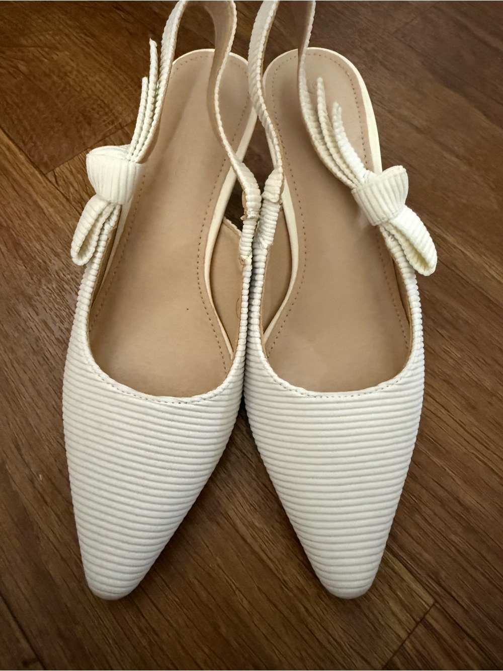 Women's Cream Textured Pointed Slingback Flats with Bow Accent
